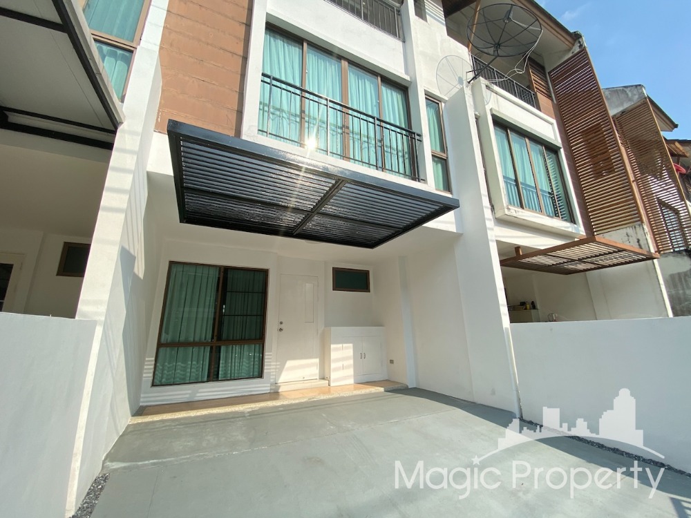 For SaleTownhouseOnnut, Udomsuk : Townhouse for Sale in The Private Sukhumvit-Bangchak, Phra Khanong, Bangkok