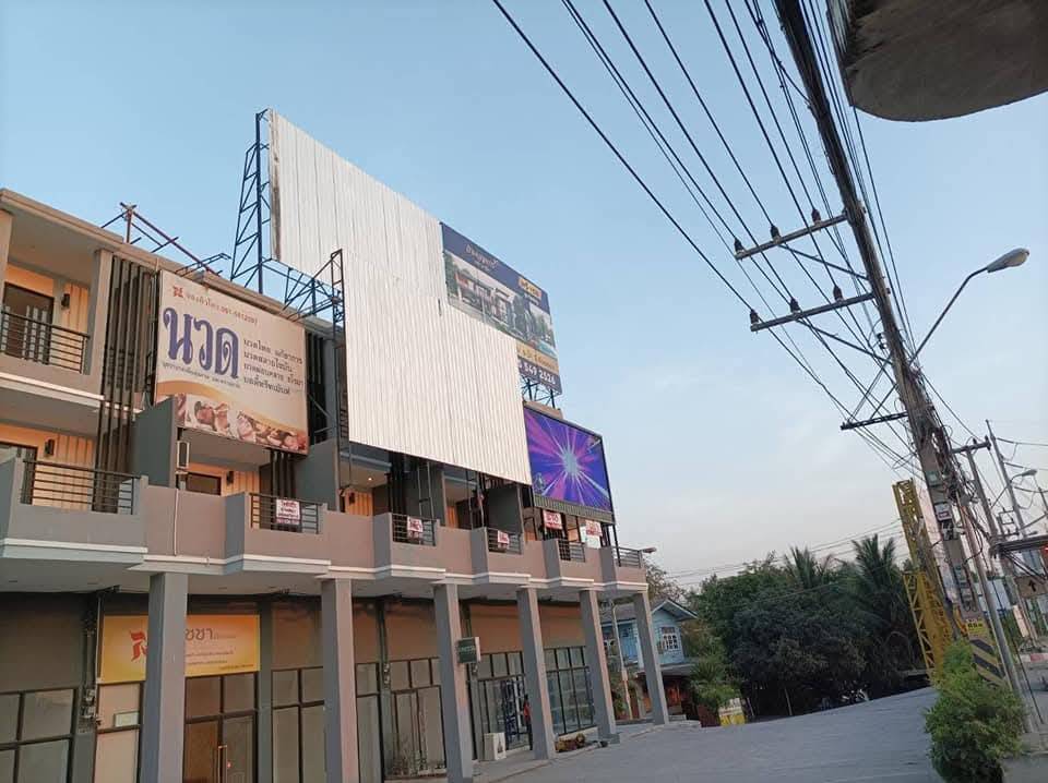 For RentShophousePathum Thani,Rangsit, Thammasat : For sale/rent: Commercial building TheConnect@klong5, main road Klong 5, many rooms available for rent