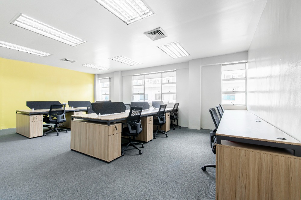 ให้เช่าสำนักงานสะพานควาย จตุจักร : Find a dedicated desk in Regus SJ Infinite I Business Complex