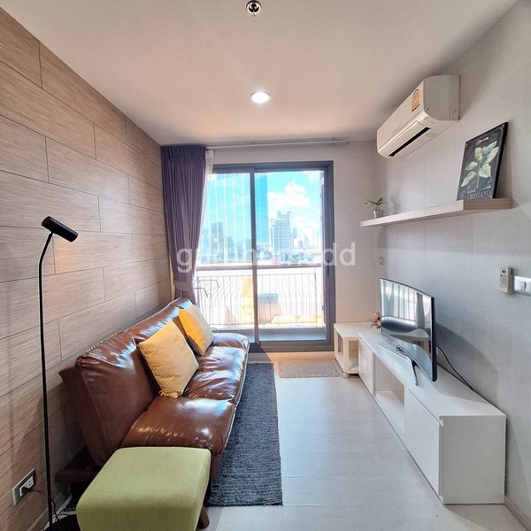 For SaleCondoSukhumvit, Asoke, Thonglor : ghd000450 Urgent sale Rhythm Sukhumvit 42 condo near BTS Ekkamai 15th floor