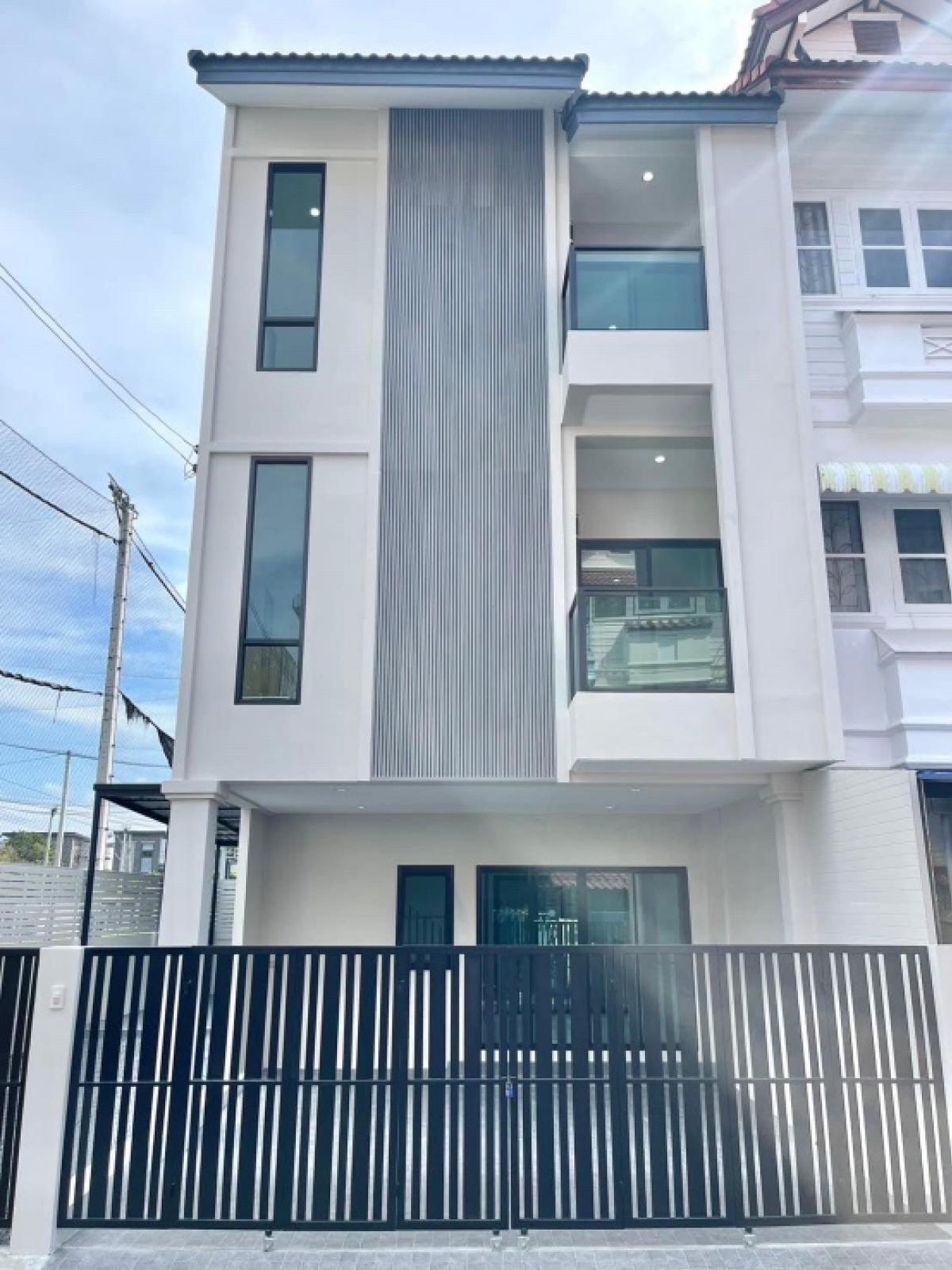 For SaleTownhouseOnnut, Udomsuk : Townhouse for sale, 3 floors, corner house, 4 bedrooms, 4 bathrooms, 3 parking spaces, good condition, ready to move in, Bang Chak area, near Punnawithi BTS station