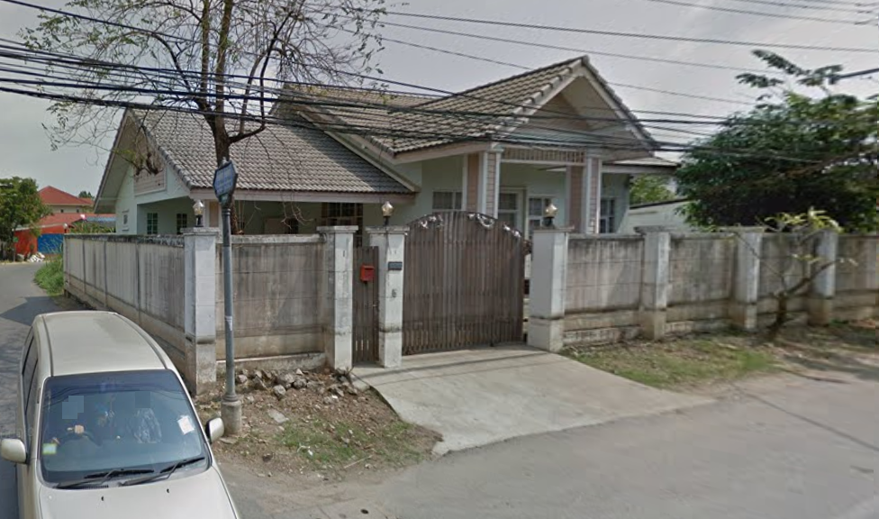 For RentHousePinklao, Charansanitwong : House for rent with land (suitable for opening a cafe or 7-11)