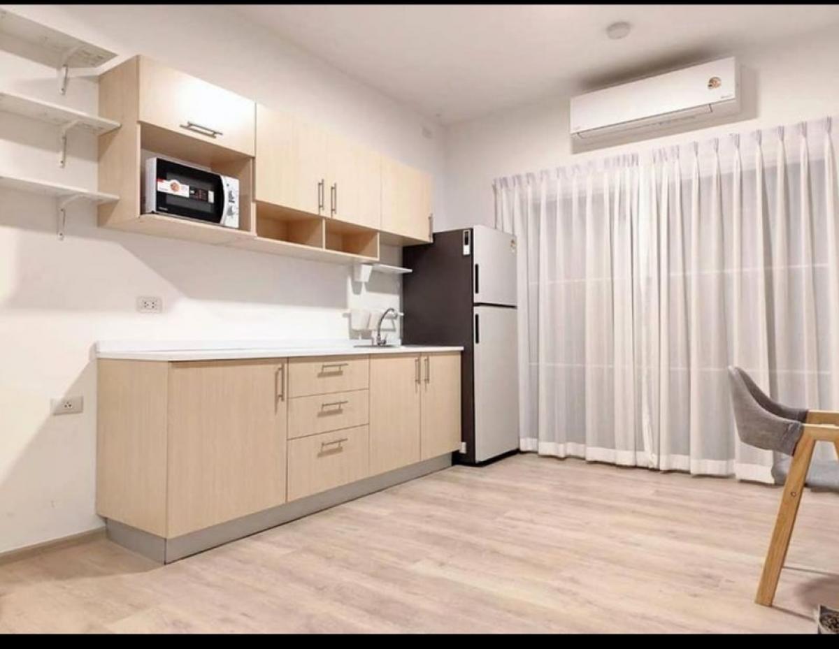 For RentTownhouseBangna, Bearing, Lasalle : For rent: House, Townhome, Villagio Srinakarin-Bangna, 2 bedrooms, 3 bathrooms, air conditioner + furniture, ready to move in, price 32,000 baht/month