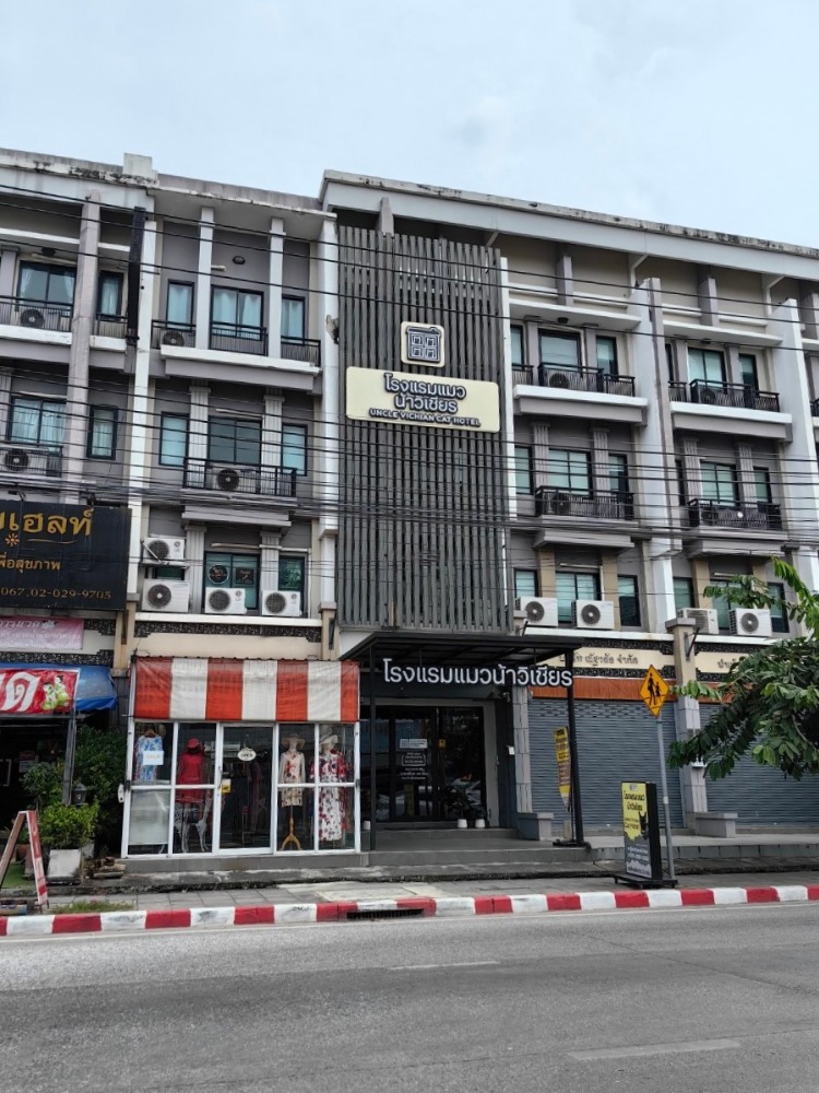 For SaleHome OfficeNawamin, Ramindra : 4-storey home office, The Regent Street London, Ram Intra 109, on Phraya Suren Road, in front of the market, near the Pink Line BTS.