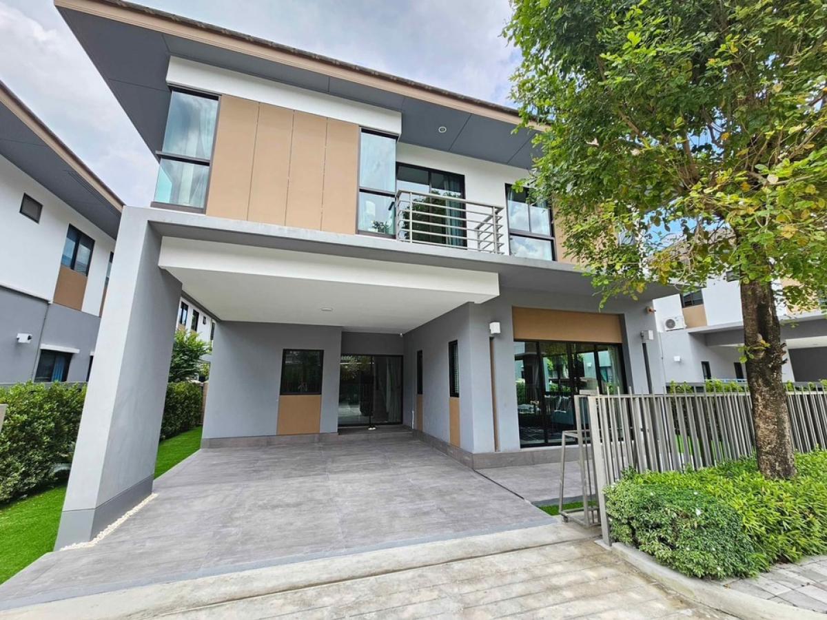 For RentHousePattanakan, Srinakarin : Looking for a tenant for a very beautiful, luxurious single-family home, newly decorated, 4 bedrooms, 4 bathrooms (+ maids room with bathroom), rent only 105,000 baht per month!!