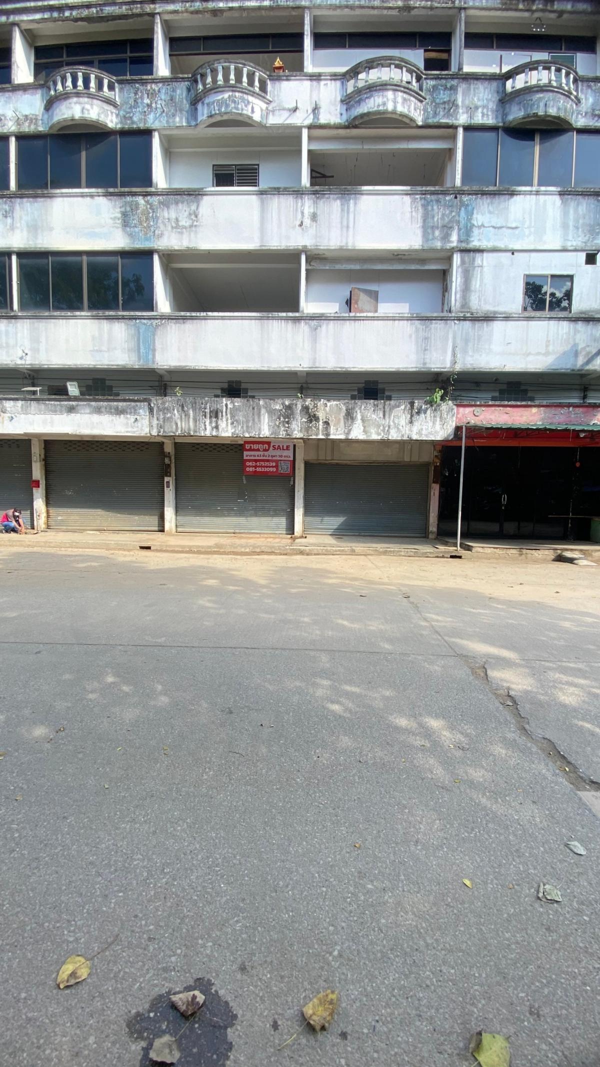 For SaleShophouseChiang Mai : Cheap commercial building for sale in the heart of Chiang Mai