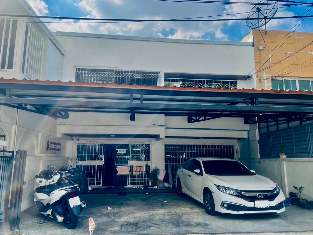 For SaleHouseLadprao, Central Ladprao : 2-Storey Townhome for Sale | Perfect for Living or Office Use | Ladprao 26 | 200 SQM | Near MRT Ladprao