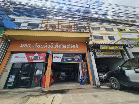 For RentShophouseMahachai Samut Sakhon : For rent: 2 shophouses on Ekachai Road, 1080 sq m, 35 sq wa, suitable for trade or business.