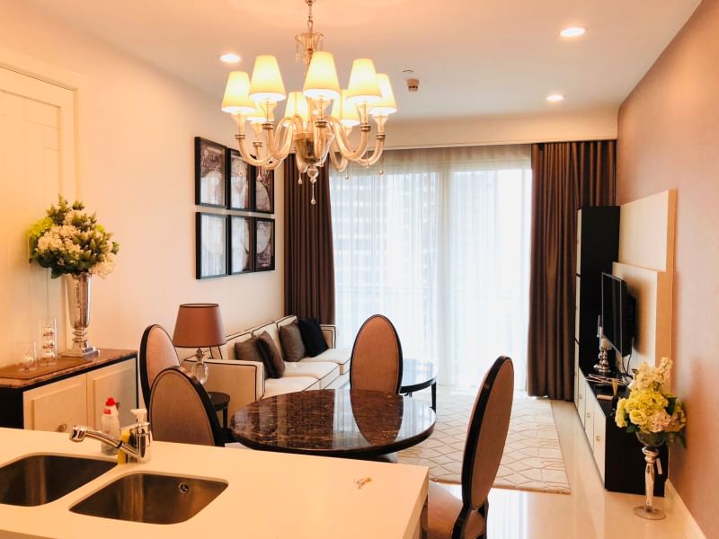 For RentCondoWitthayu, Chidlom, Langsuan, Ploenchit : For rent Q Langsuan, 2 bedrooms, fully furnished, city center location, near BTS Ratchadamri, near shopping malls, ready to move in