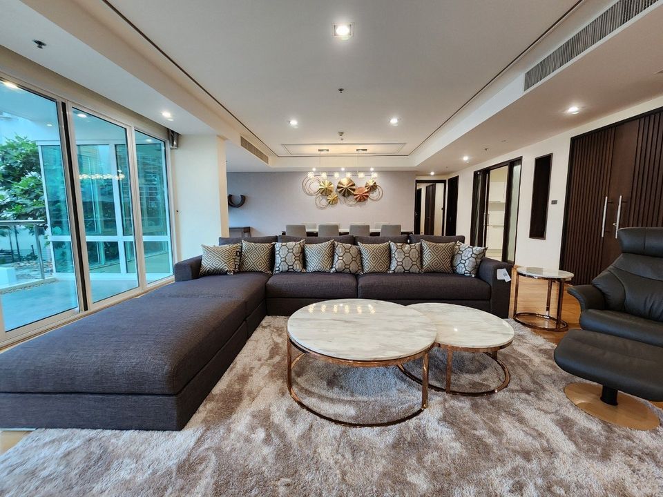 ให้เช่าคอนโดสุขุมวิท อโศก ทองหล่อ : 4 bedrooms fully furnished in Phrom Phong