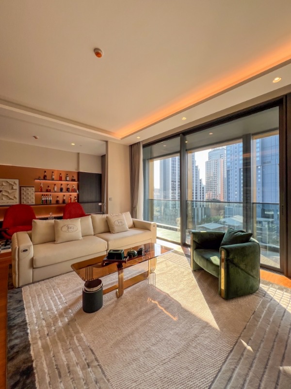 ให้เช่าคอนโดสุขุมวิท อโศก ทองหล่อ : Ultra-luxury condominium with 2 bedroom fully furnished in Phrom Phong