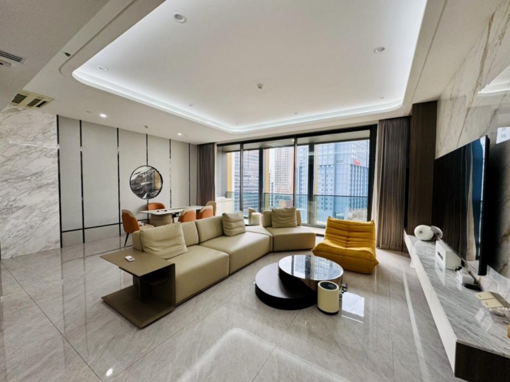 ให้เช่าคอนโดสุขุมวิท อโศก ทองหล่อ : Ultra-luxury condominium with 2 Bedroom near BTS Phrom Phong Station