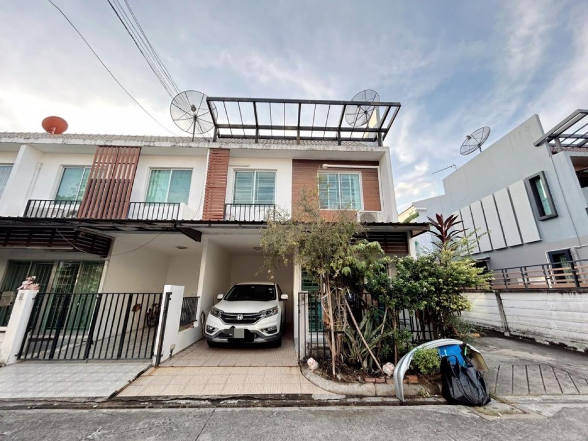 For SaleTownhouseKaset Nawamin,Ladplakao : For sale: 2-storey townhouse, Areeya The Color Premium, corner plot, Kaset Nawamin, Lat Phrao Road