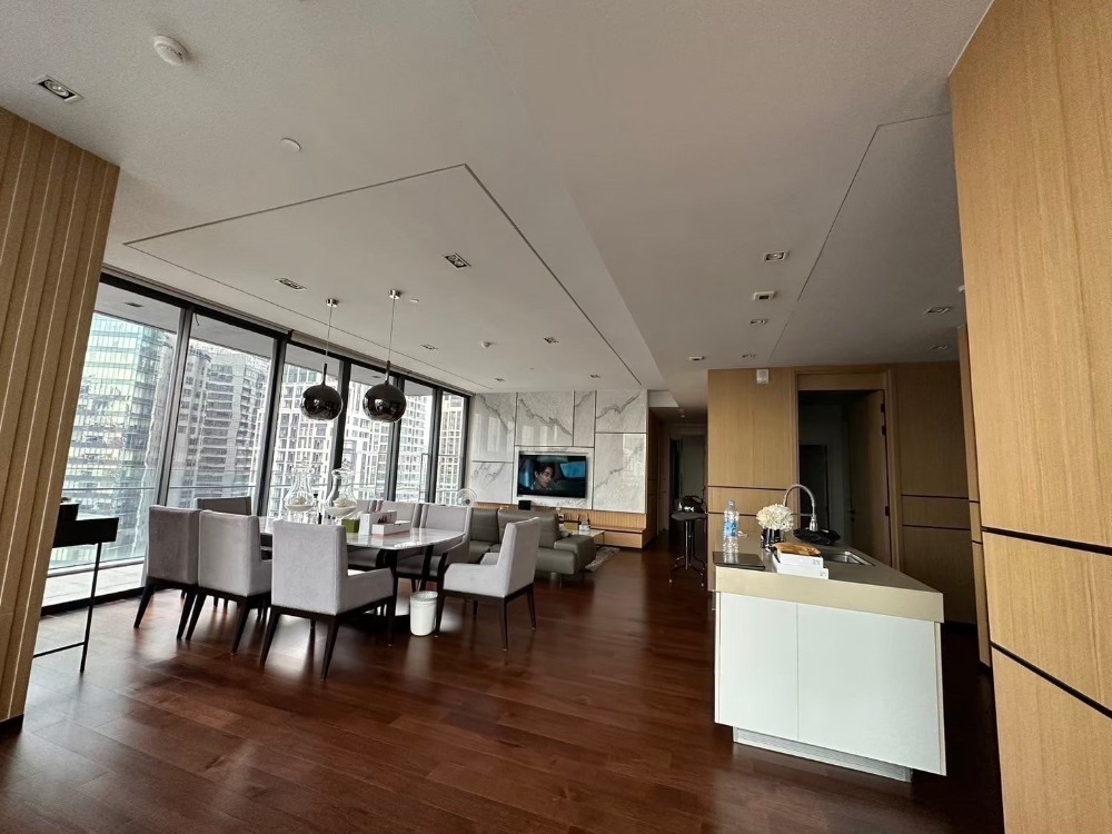 ให้เช่าคอนโดสุขุมวิท อโศก ทองหล่อ : The Metropolitan Luxe Condominium with 3 Bedroom in Phrom Phong