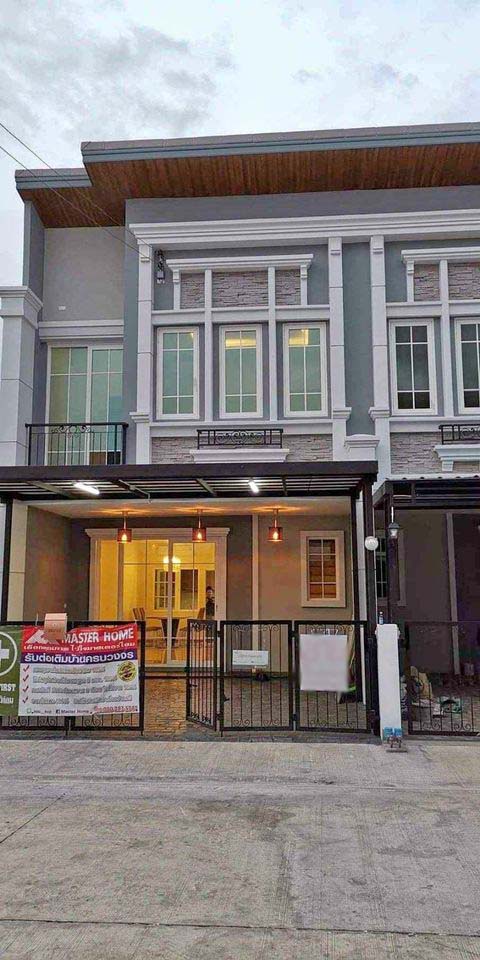 For RentTownhouseLadkrabang, Suwannaphum Airport : 2-storey townhouse, beautifully decorated, for rent, Chaloem Phrakiat-Prawet area, near Ramkhamhaeng University, Bangna Campus, only 3.6 km.