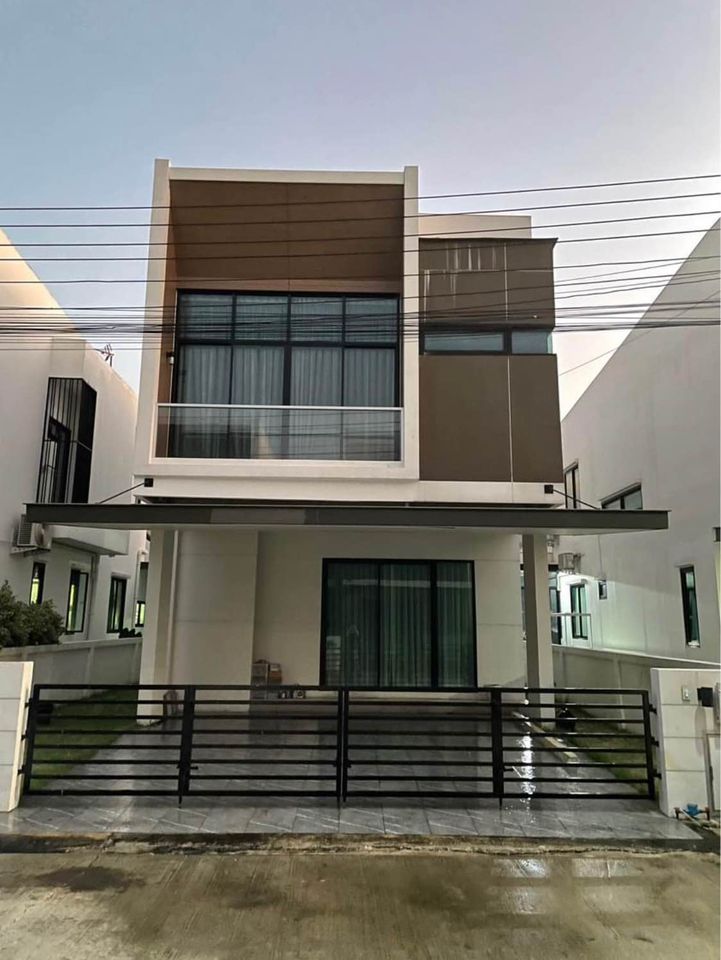 For RentHouseEakachai, Bang Bon : 2-storey house, beautifully decorated, for rent in Bang Bon-Rama 2 area, near Bangpakok Hospital 8, only 2.9 km.