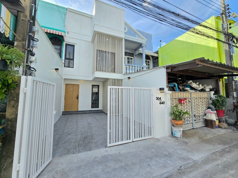 For SaleTownhouseOnnut, Udomsuk : Newly renovated, near BTS Bang Chak 15 minutes, 2-storey townhouse