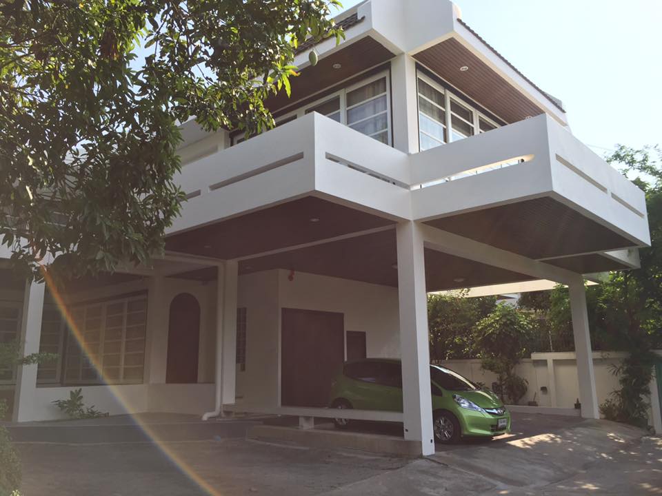 For RentHouseSukhumvit, Asoke, Thonglor : For rent, 2-storey detached house, area 340 square wah, Sukhumvit 71 Road, newly renovated house, air-conditioner, complete furniture, 4 bedrooms, 4 bathrooms, 3 maids rooms, rental price 200,000 baht