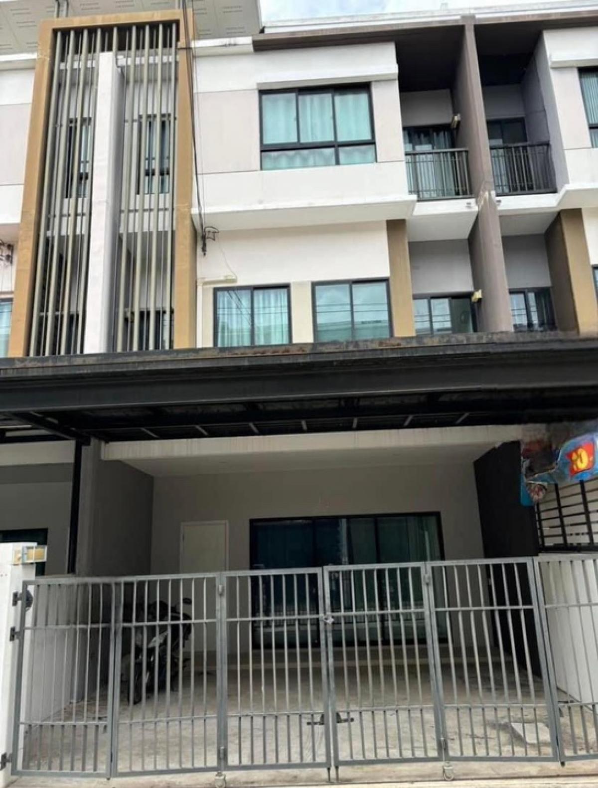 For RentTownhouseVipawadee, Don Mueang, Lak Si : Reduced to 20,000.- 3-storey townhouse with furniture, Patio Village, Vibhavadi-Songprapa, near the BTS/Don Mueang Airport, near Ozone One Market, lots of food, not lonely