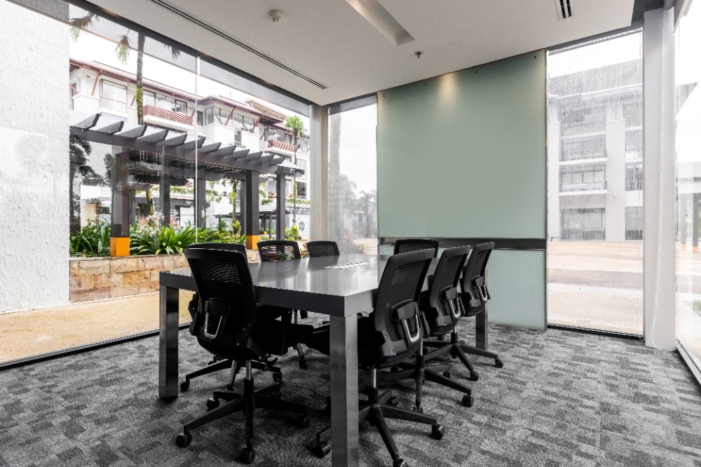 For RentOfficePhuket : Fully serviced open plan office space for you and your team in Regus Royal Phuket Marina