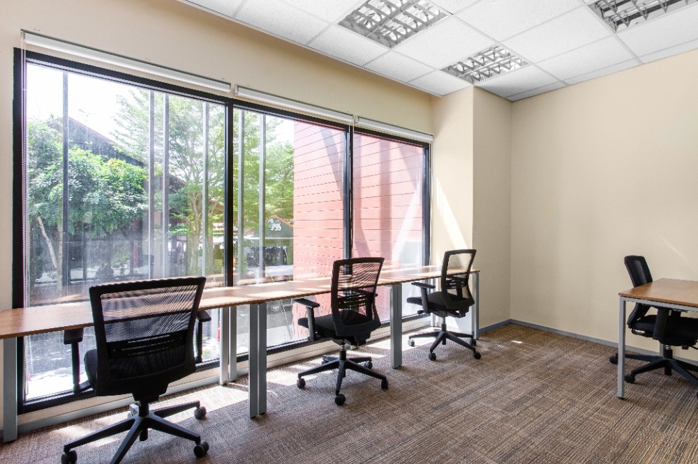 For RentOfficeChiang Mai : All-inclusive access to professional office space for 5 persons in Regus Icon Park