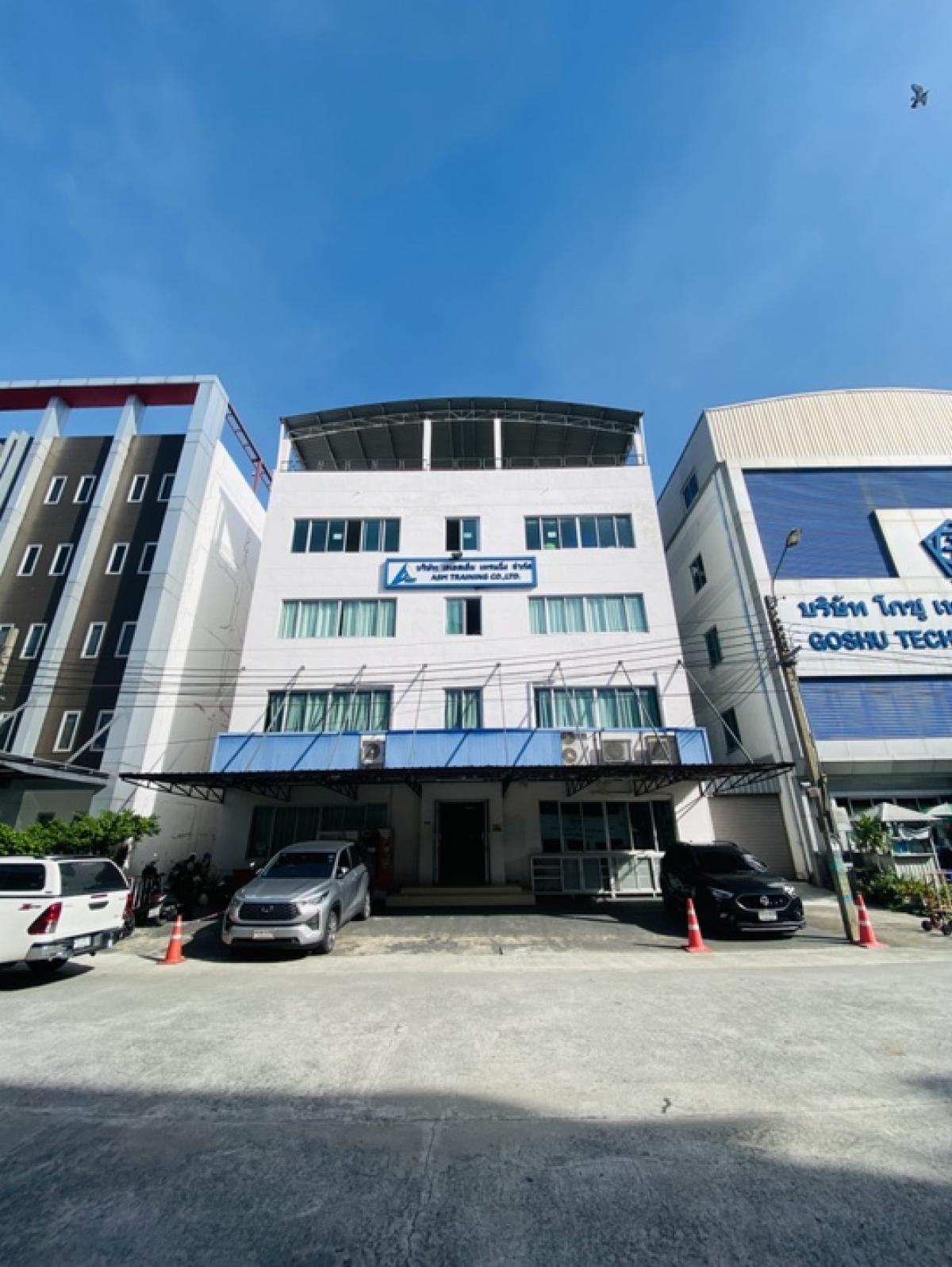 For RentOfficeLadkrabang, Suwannaphum Airport : For SALE #For rent, super cool! 4-storey office building, meets all business needs. Building details: • 4-storey office building, brand new condition, total usable area 1,200 sq.m. • Building width 15 meters, depth 16 meters • With land area of ​​117 sq.w