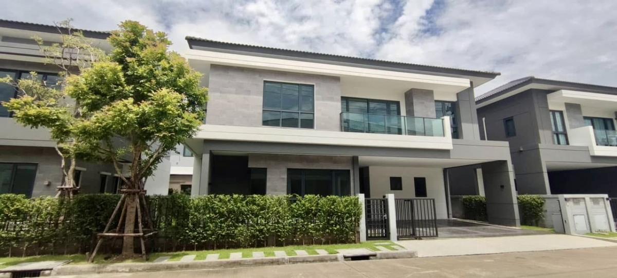 For RentHouseBangna, Bearing, Lasalle : 🌟For Rent: Detached House in The City Bangna.Two-storey detached house features 4 bedrooms and 5 bathrooms. It is fully furnished and decorated.🔑Rental Fee: 180,000 THB/Month