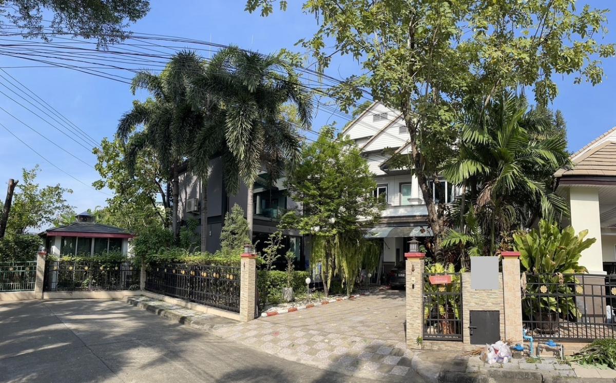 For SaleHousePattanakan, Srinakarin : 🌈For sale: 2-storey single house, 3 buildings 🌈Pattanakarn house, Soi Pattanakarn 30, corner house, facing south, shady sun, cool breeze, large trees, 136.9 sq.w., 5 Bed 5 Bath, interested, call 099-263-6615 or 085-554-9989