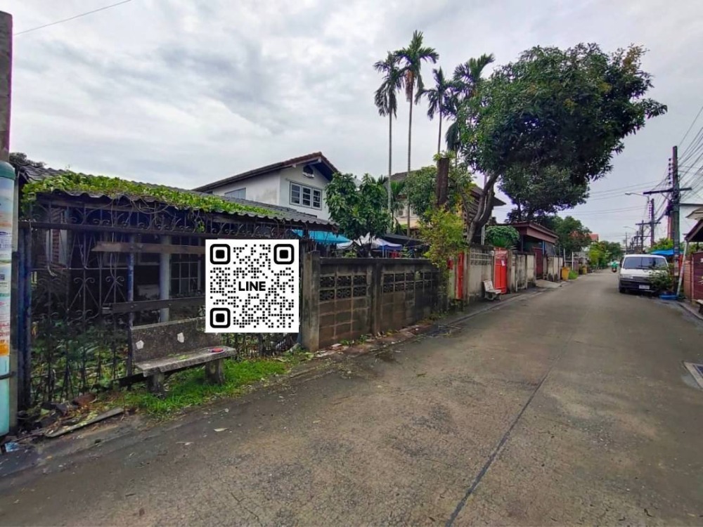 For SaleLandOnnut, Udomsuk : Land for sale On Nut - Srinakarin Soi On Nut 66, vacant land with a 1-storey wooden house, land size 50 sq w.