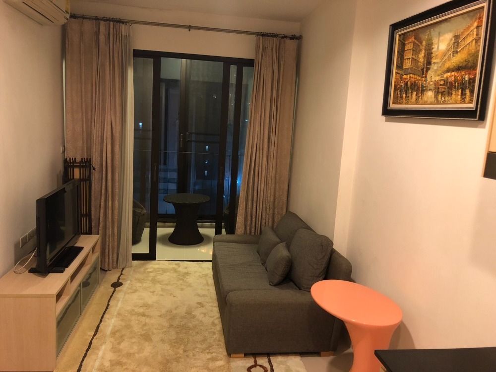 ให้เช่าคอนโดรัชดา ห้วยขวาง : FOR RENT 1 BEDROOM 36 SQ.M  ชั้นสูง  เฟอร์นิเจอร์ครบ พร้อมเข้าอยู่