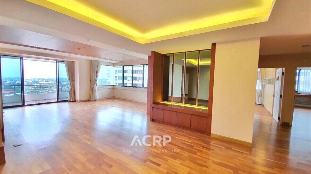 For SaleCondoRattanathibet, Sanambinna : Selling a luxury condo at Riverine Place, located by the Chao Phraya River, near the Bang Pho MRT.