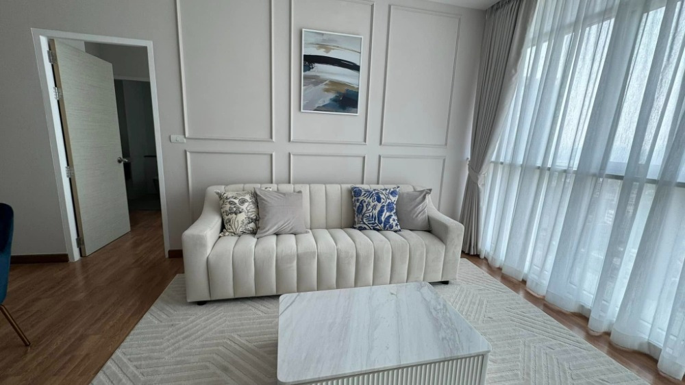 For RentCondoBangna, Bearing, Lasalle : Condo for rent: The Coast Bangna, BTS Bangna skytrain connection bridge