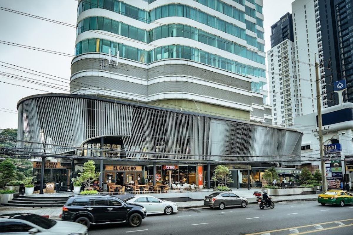 For LeaseholdRetailSukhumvit, Asoke, Thonglor : 🚩For sale: Winebar, Café, and restaurant in Building 8 Thonglor (Eight Thonglor)✨️The shop is a glass house on the LG floor of the Eight Thonglor building.