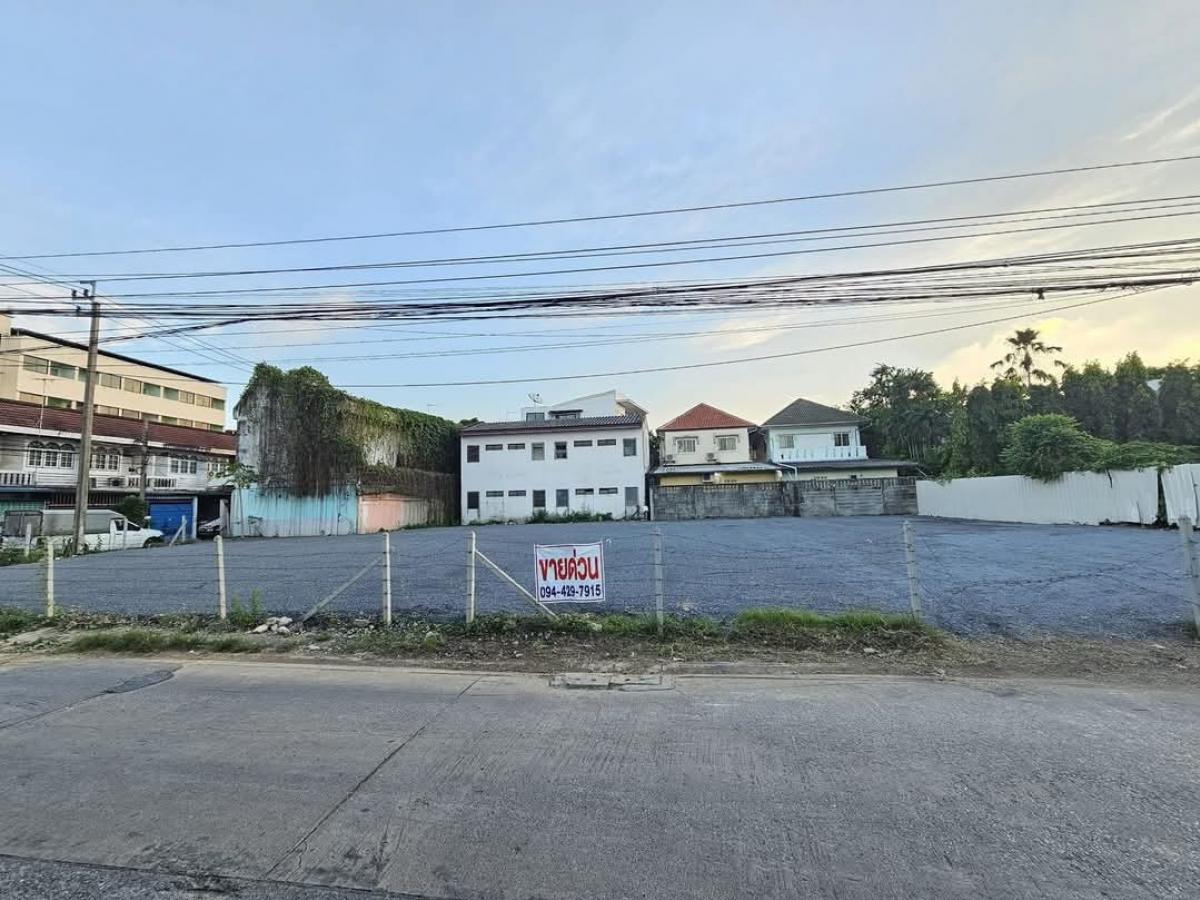 For SaleLandChokchai 4, Ladprao 71, Ladprao 48, : 🥳 Beautiful land for sale, 201 sq.wa, Soi Lat Phrao 83, corner plot 🚈 near Lat Phrao 83 BTS station