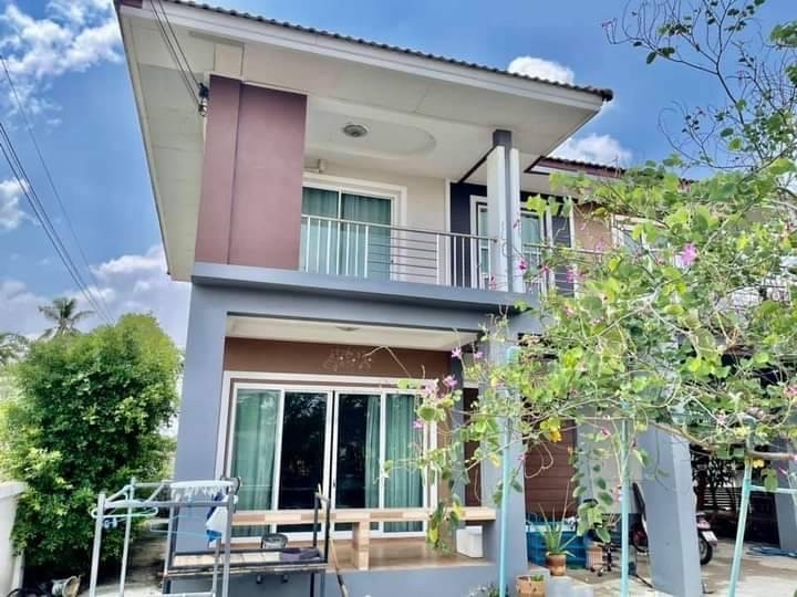 ขายบ้านนครสวรรค์ : 2-storey detached house for sale with cafe, Narucha Tha Thong Village (S06-1054)