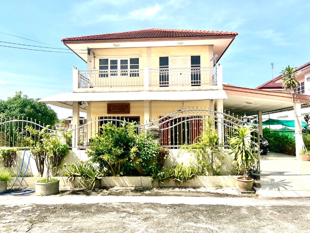 For SaleHousePhutthamonthon, Salaya : For sale: 2-storey detached house, Jindaville Village, Borommaratchachonnani 117, size 80 square wah, outbound side between Phutthamonthon Sai 3 - 4, Sala Thammasop Subdistrict, Thawi Watthana District, Bangkok