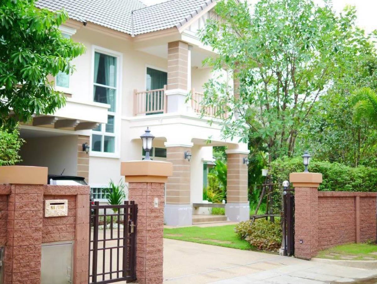 For RentHouseNonthaburi, Bang Yai, Bangbuathong : Single house for rent 🔥 Lat Phrao Chaiyaphruek-Chaeng Watthana 🔥 2 floors 🔥 121.5 sq m. 🔥 4 beds, 3 bathrooms 🔥 Fully furnished 🔥 Ready to move in 🔥 Pet friendly 🔥 Foreigners welcome 🔥 Very large house 🔥 R2711-1