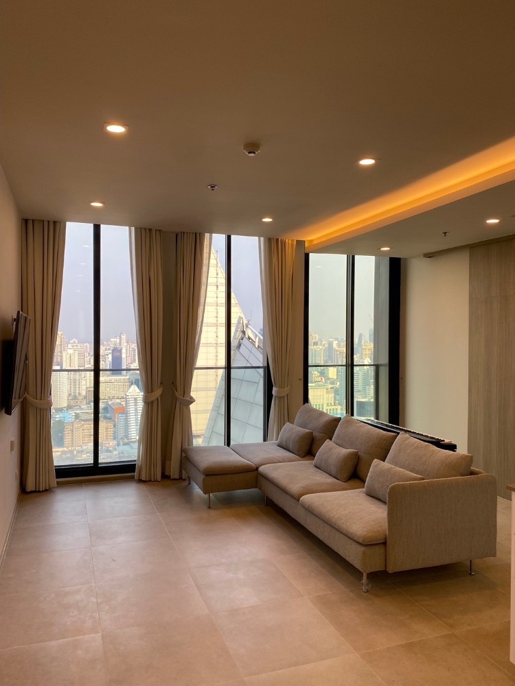 For RentCondoWitthayu, Chidlom, Langsuan, Ploenchit : Let you stay in a unique room of your own. One of the few most special units of Type with a private elevator.