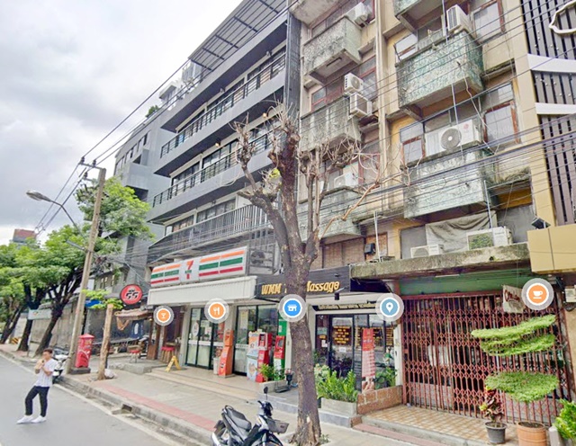 For RentShophouseNana, North Nana,Sukhumvit13, Soi Nana : suitable for opening a cannabis shopCommercial building 4-storey Major Ekkamai 800m. good location o