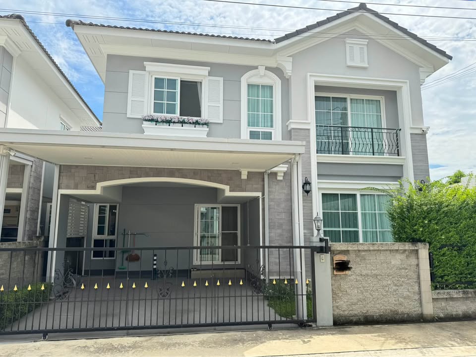 For RentHouseSamut Prakan,Samrong : 2-storey detached house, corner room, furnished, beautifully decorated, for rent in Bangna-Samrong area, near Imperial World, Samrong, only 1.4 km.