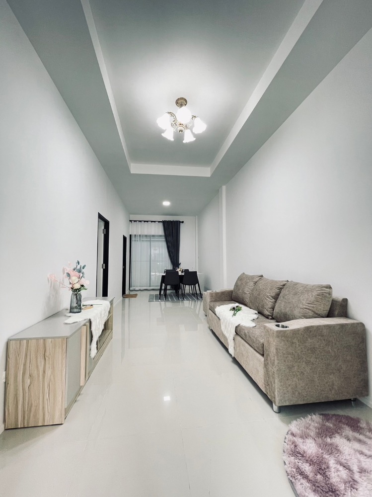 For RentTownhouseRayong : Luxury house for rent, decorated and ready to move in, 2 air conditioners, complete furniture, Nikhom Phatthana location, Rayong, 7,500 baht/month