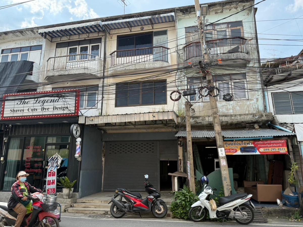 For SaleShophouseRattanathibet, Sanambinna : For sale: 3-storey shophouse, 21.5 sq.w., opposite the Government Lottery Office, Sanambinnam, enter Soi Nonthaburi 46, only 20 meters, 3.2 million