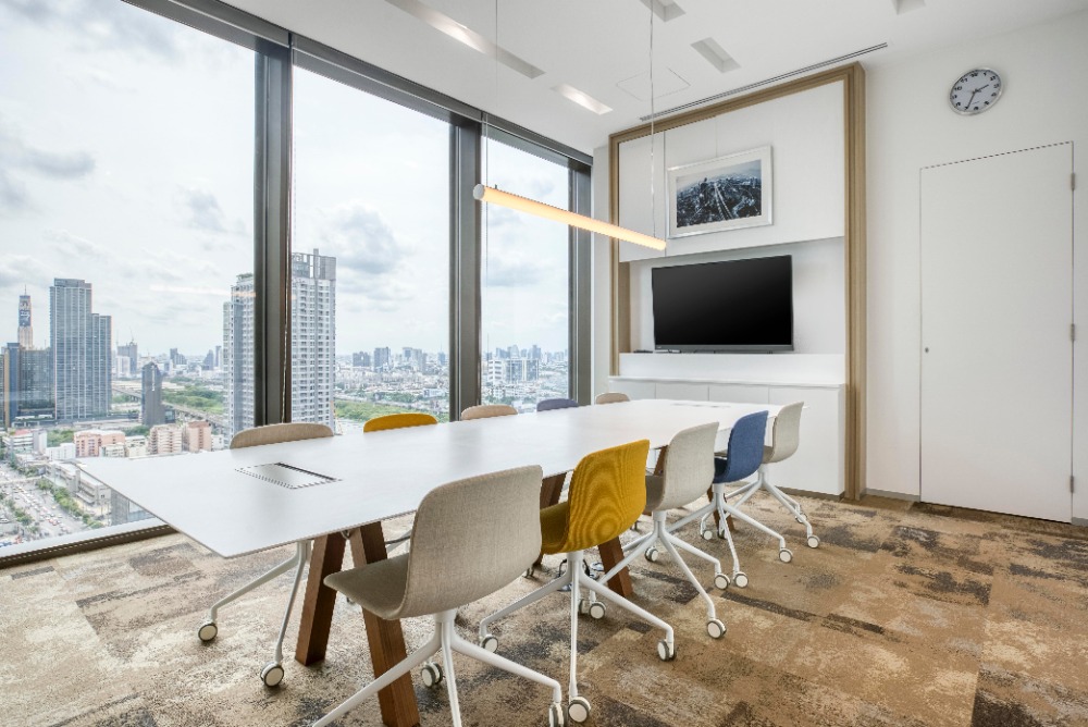 For RentOfficeRatchadapisek, Huaikwang, Suttisan : Book open plan office space for businesses of all sizes in Regus Singha Complex