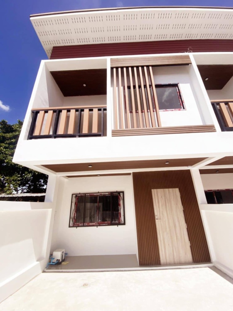 For SaleTownhomePattaya, Bangsaen, Chonburi : For sale: 2-storey townhouse, modern style, corner unit, Khao Talo Ville project, South Pattaya, size 34.4 sq m.