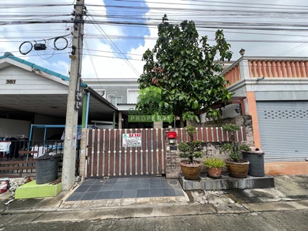 For SaleTownhomePathum Thani,Rangsit, Thammasat : Pruksa Village 64/2 Rangsit Khlong 3 Urgent sale, 2-storey townhouse, area 25.50 sq m, good location, Khlong Luang, Pathum Thani, beautifully decorated, ready to move in