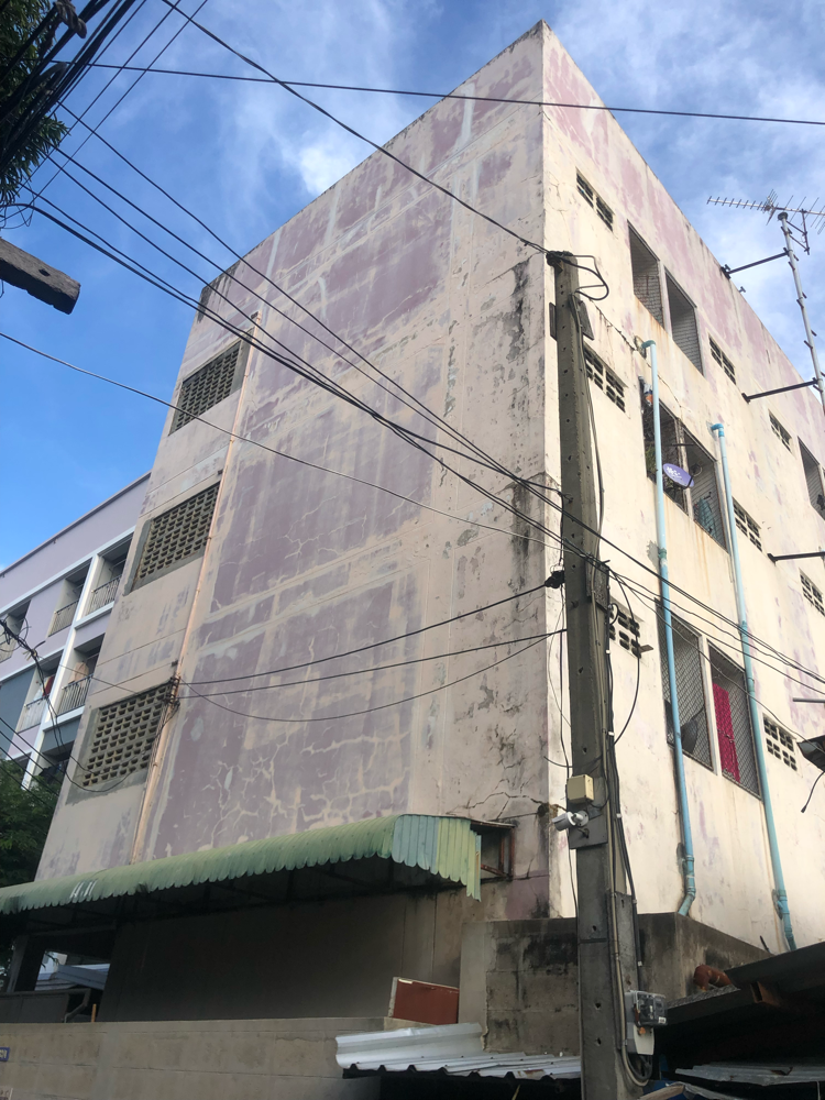 For SaleBusinesses for saleOnnut, Udomsuk : For sale: 4-storey dormitory, Soi Udomsuk, opposite Udomsuk Walk, area 48 sq m, total 28 rooms, near BTS, community and main road.