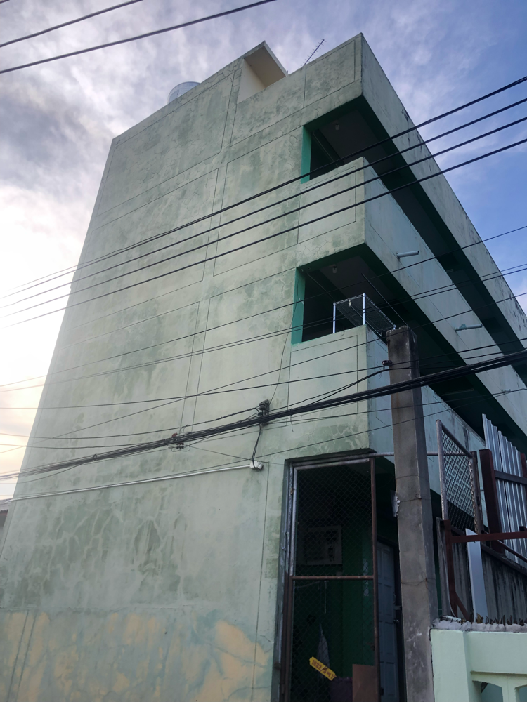 For SaleBusinesses for saleOnnut, Udomsuk : For sale: 3-storey dormitory, Soi Udomsuk, opposite Udomsuk Walk, area 50 sq m, total 18 rooms, near BTS, community and main road.