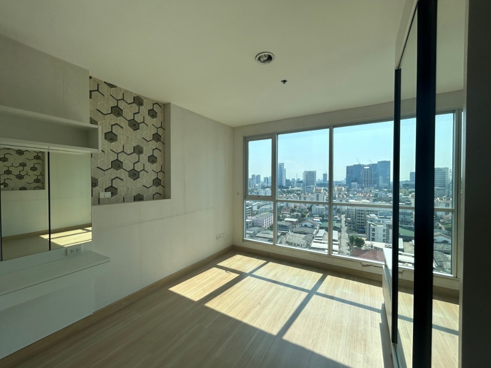 For SaleCondoLadprao, Central Ladprao : For Sale: 35.26 Sq.m. Condo at Life @ Ladprao 18 Condominium, Prime location, Just Steps Away from MRT Ladprao Station