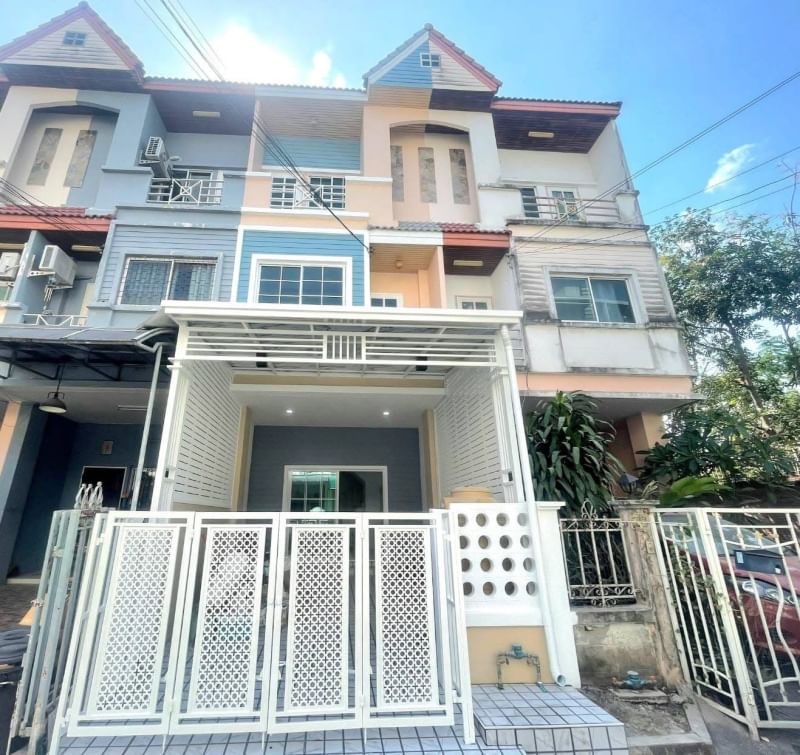 For SaleTownhouseNawamin, Ramindra : 3-storey townhouse, Parinlak Village, Kaset Nawamin Road