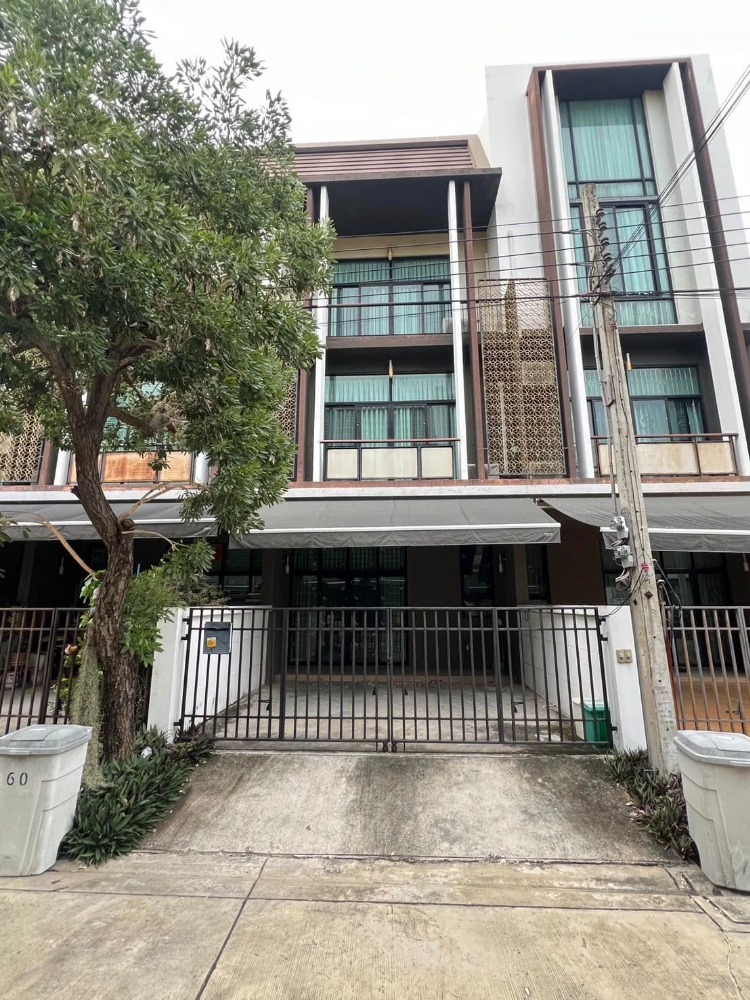 For RentTownhouseBang Sue, Wong Sawang, Tao Pun : 🔴29,900฿🔴🏘🏠 Townhome Flora Wong Sawang ✅ Beautiful house, good location, near shopping malls 🎉🎉 Happy to serve 🙏 Interested, please contact 𝙇𝙄𝙉𝙀 (very fast response): 📱 Property code 6711-2901 📱: Line ID: @bbcondo88